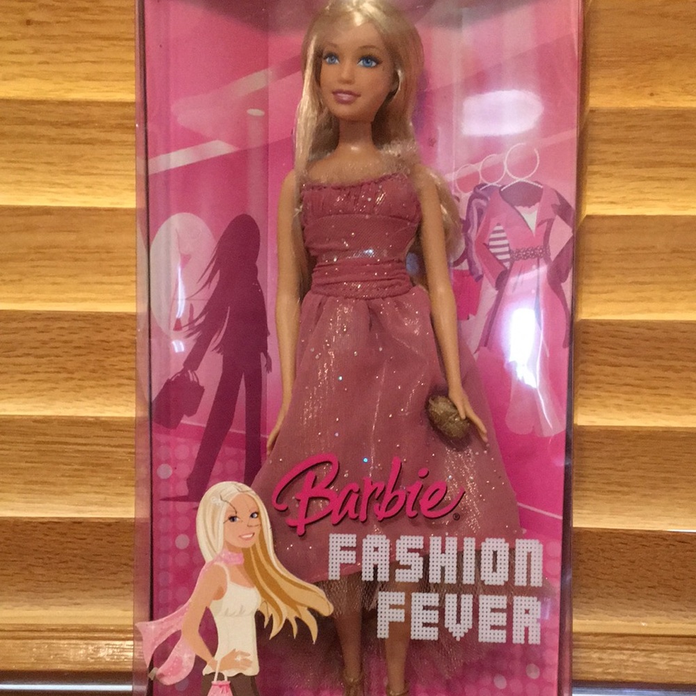 Year 2007 Barbie Fashion Fever Series 12” doll set new in the box - Picture 4 of 6